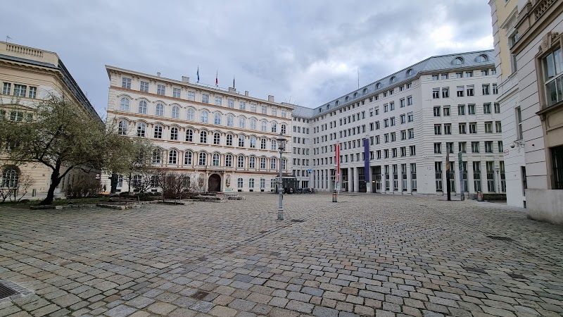 Minoritenplatz
